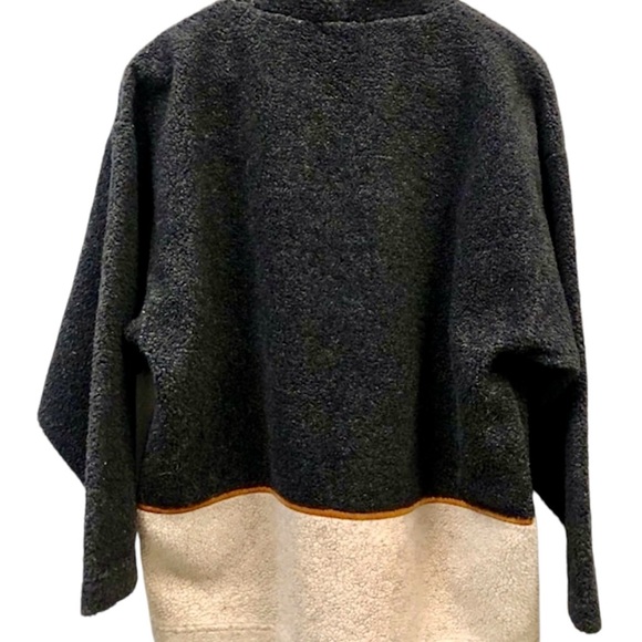 Vintage 90s Boxy, Boucle Sweater, Calgary Canada Logo, Bear Applique, Sz… - Picture 7 of 8